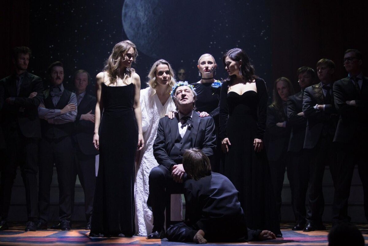    В роли Поприщина — почетный деятель искусств Павел Капитонов пресс-служба театра "Ленком Марка Захарова", фото Полины Королевой