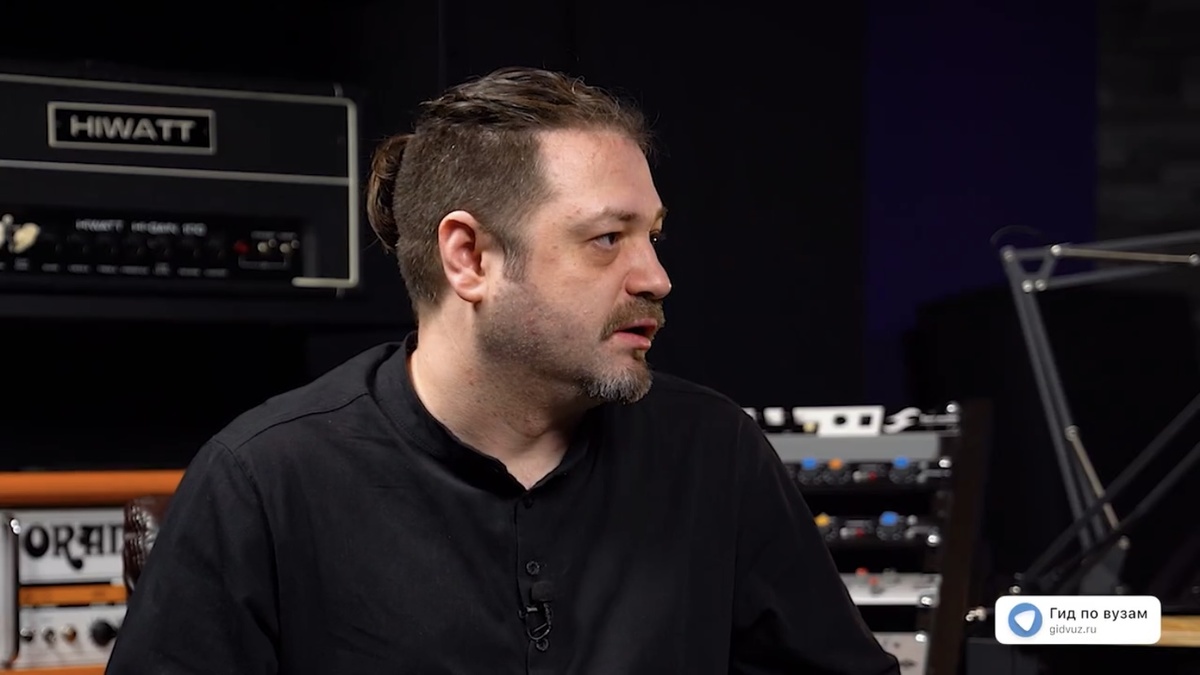 Евгений Александрович Шулятьев – научный руководитель программы «музыкальная звукорежиссура» в ВХУТЕИН, звукорежиссер, музыкальный продюсер. СМИ «Гид по вузам».