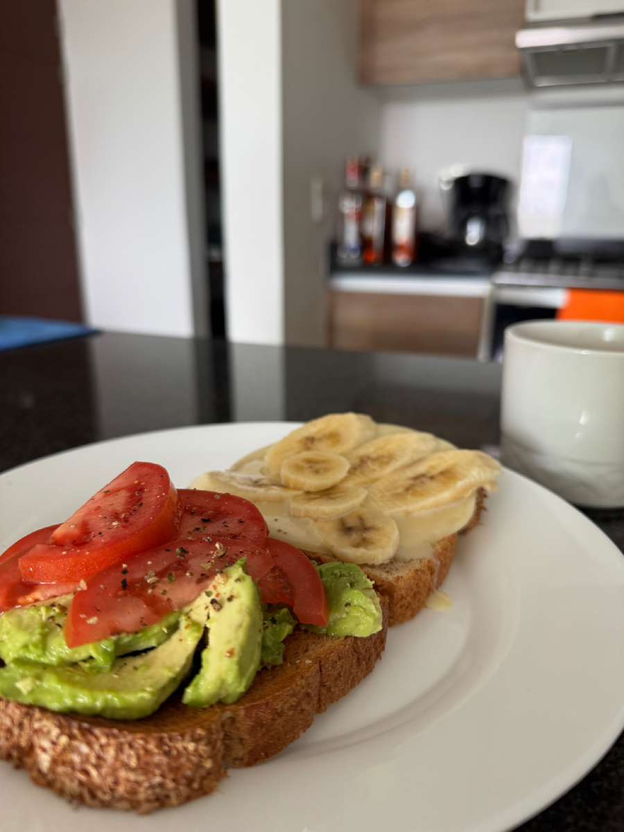 Завтрак в апартаментах бывал и таким