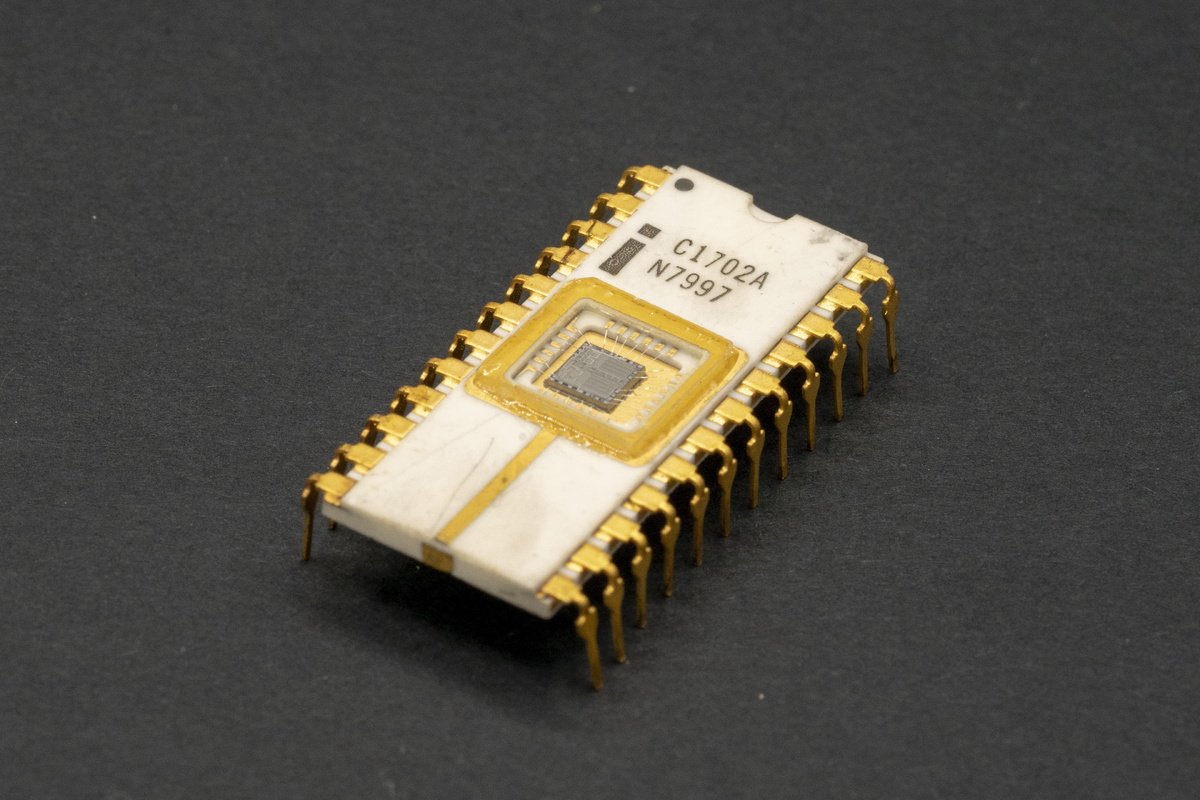    Как Intel 4004 изменил мир: История первого микропроцессора