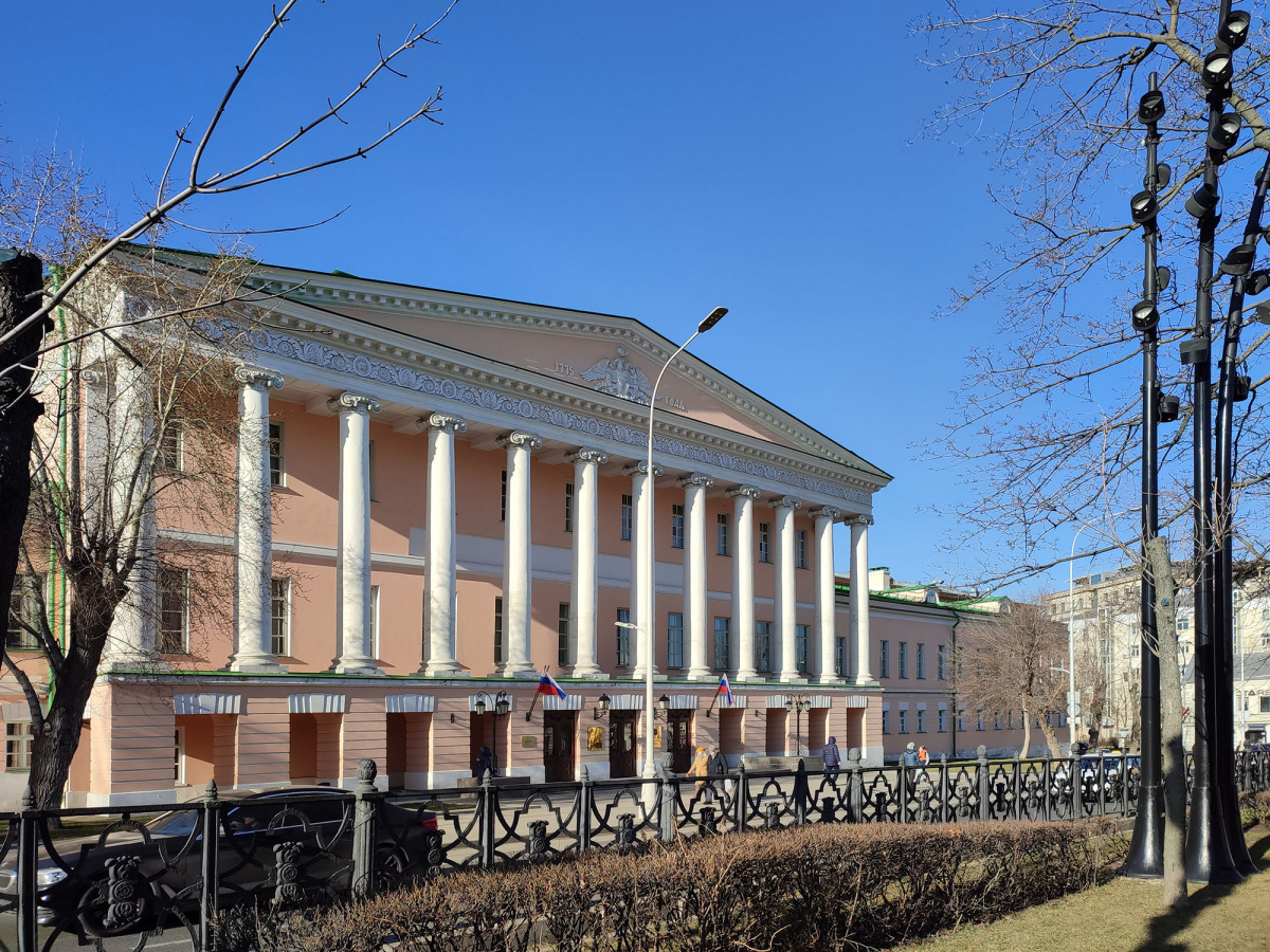 Бывшая Ново-Екатерининская больница.
