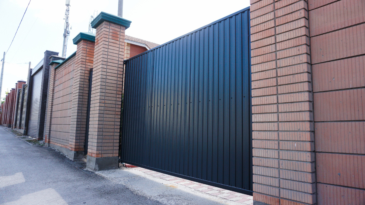 Откатные ворота из профнастила