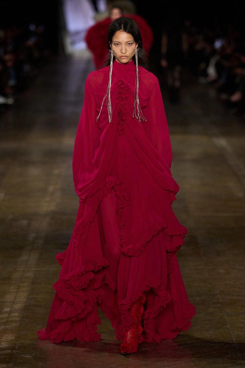 McQueen Fall 2025 Ready-To-Wear