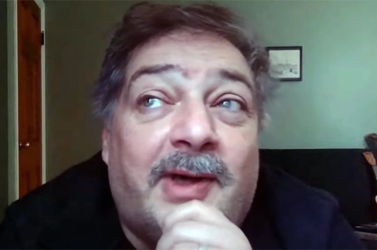   Писатель Дмитрий Быков закрыл свой бизнес в России