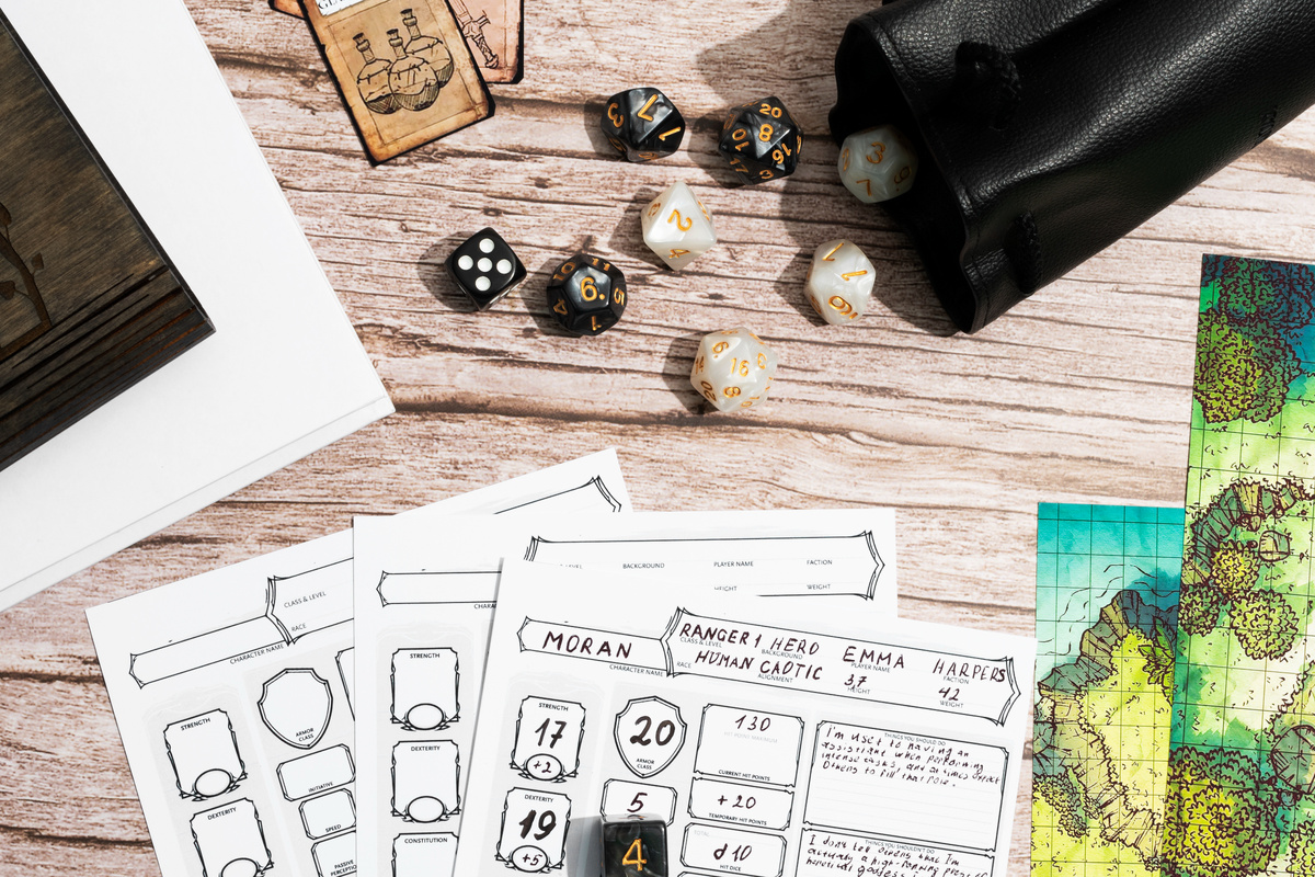 Источник https://ru.freepik.com/free-photo/still-life-objects-with-role-playing-game-sheet_24749874.htm