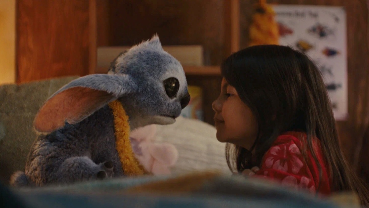 Лило и Стич из официального трейлера к фильму