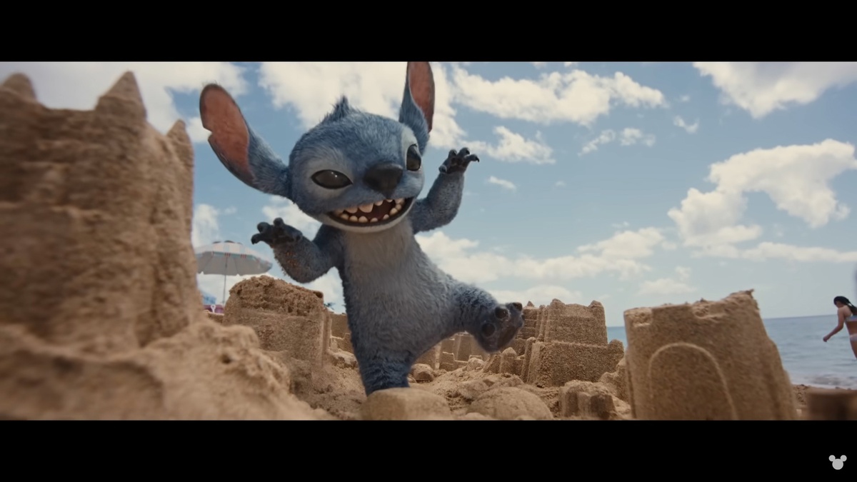 Стич ломает песочный замок