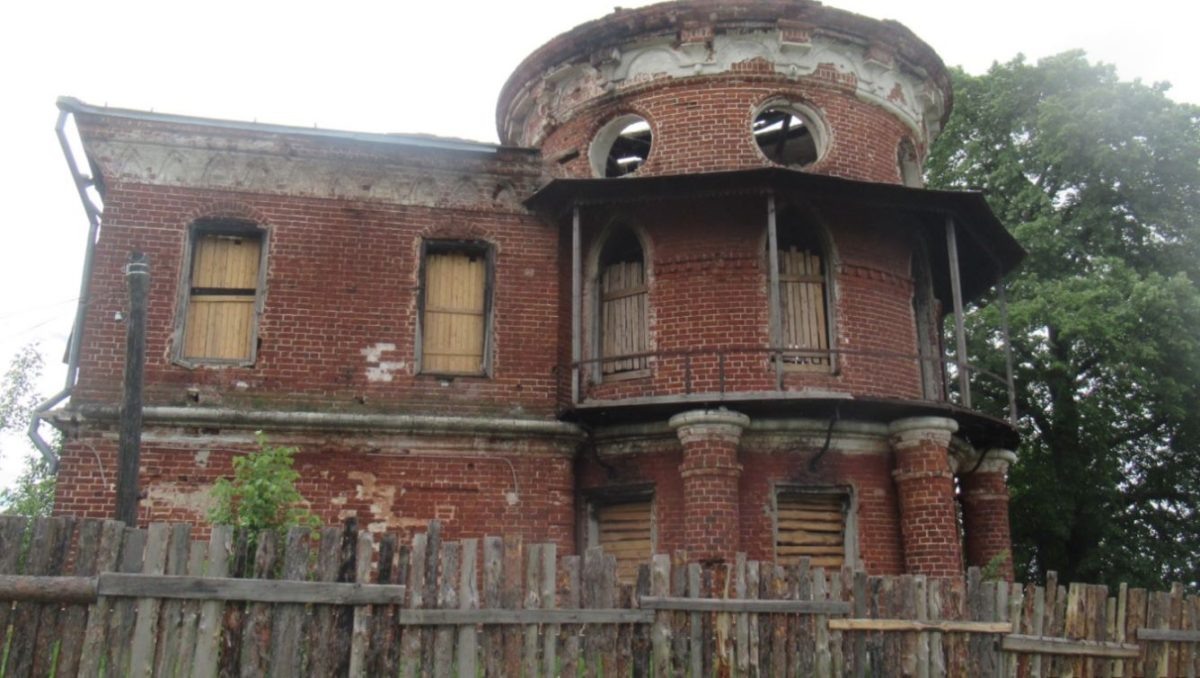    ДОМ.РФ выставил на торги по президентской программе охотничий домик Баташёвых в Нижегородской области