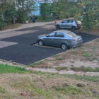  📷В Минске дорожники уложили асфальт вокруг припаркованной машины