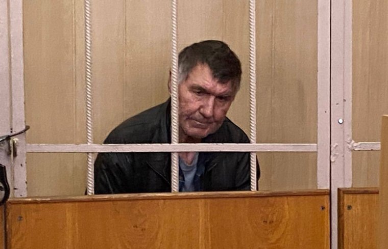    Обвиняемый и его защитник просили суд избрать более мягкую меру пресечения