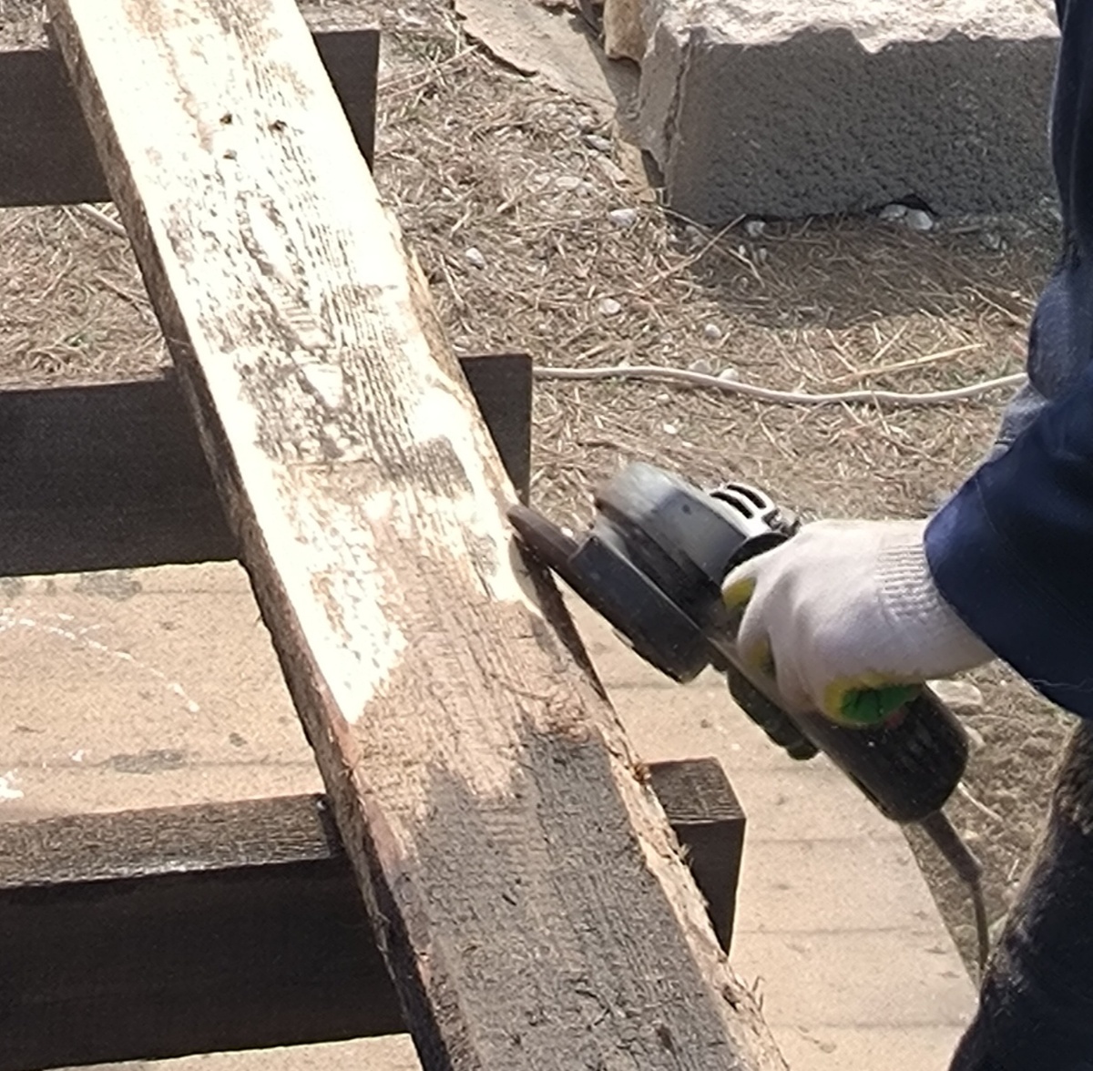 В итоге получился вид брашированной доски