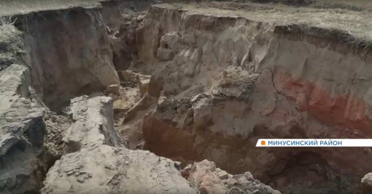     В Минусинском районе половодьем размыло проселочную дорогу