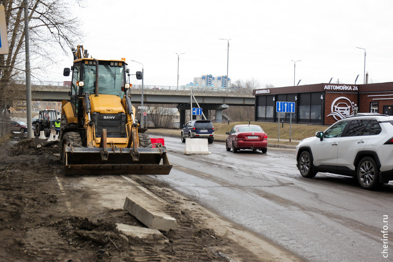    На участке от Кирилловского шоссе до Ясной Поляны вычистят канавы, уложат новые трубы, сделают расширение дороги около путепровода, построят и частично отремонтируют