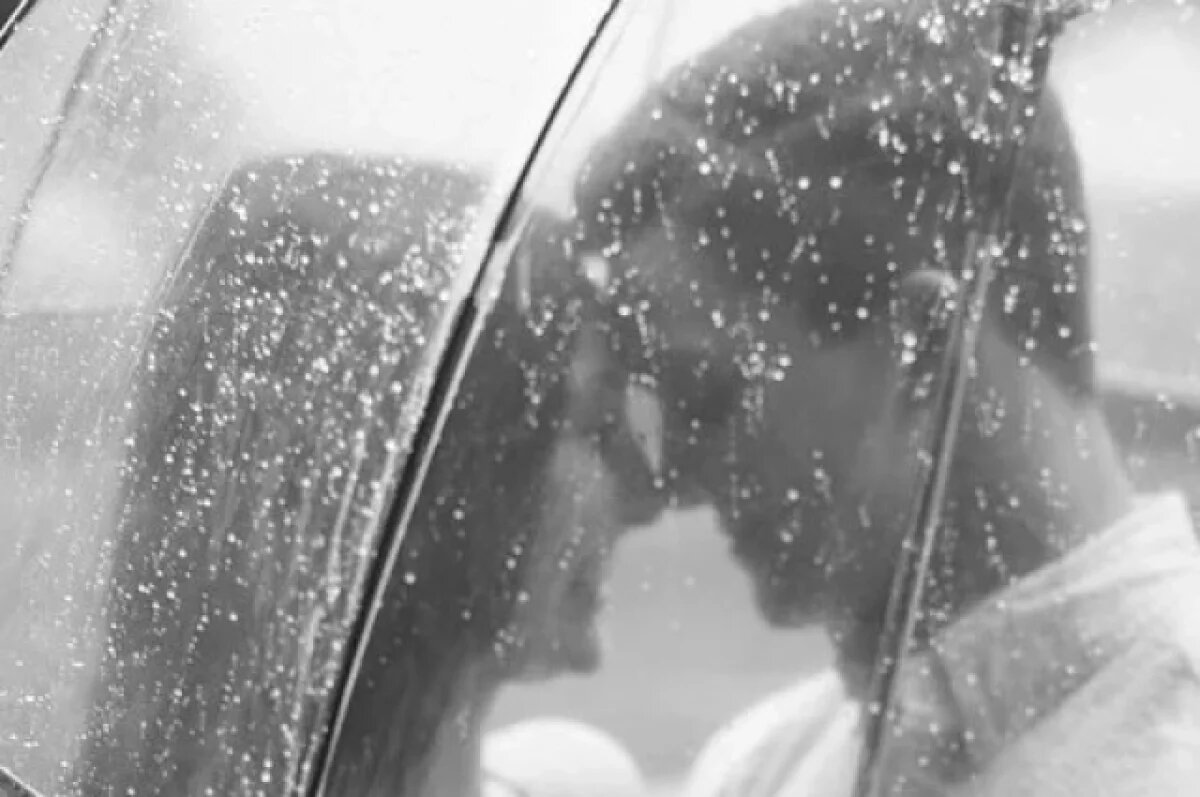    Саратовцы уже могут увидеть арт-объект из зонтиков на Новой набережной