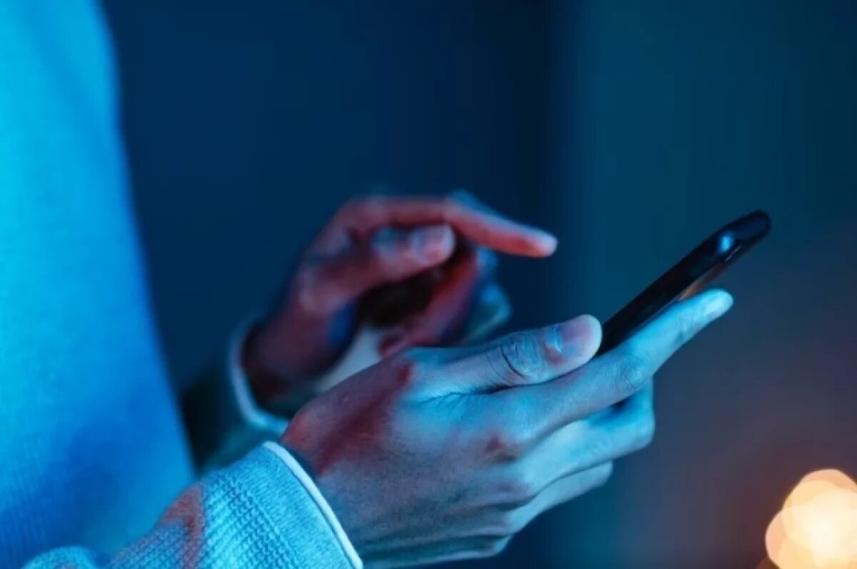    Избил на камеру.