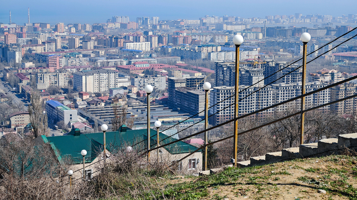 Вид на Махачкалу