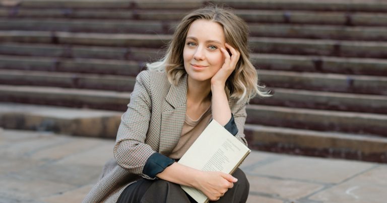 «”Зво́нят” всех бесит, но эти же люди “све́рлят” и “со́лят”» — лингвист Светлана Гурьянова