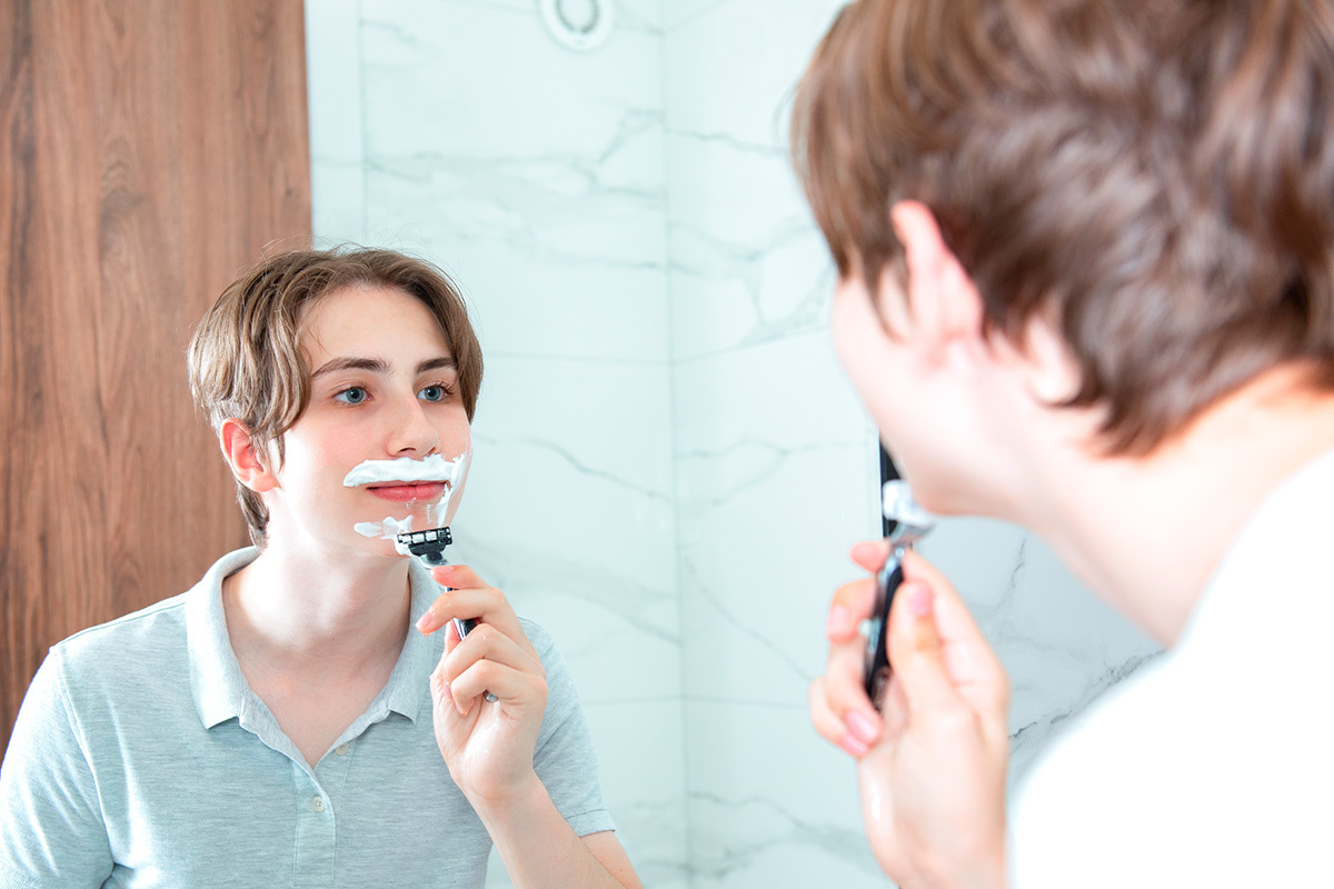 Iren_Geo / Shutterstock / FOTODOM📷В период пубертата у мальчиков появляются усы