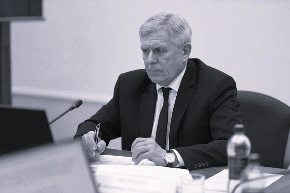    Владимиру Ананьеву было 66 лет. До того, как занять пост в правительстве Архангельской области, он многие годы служил в органах прокуратуры региона. Фото: Федерация хоккея Архангельской области