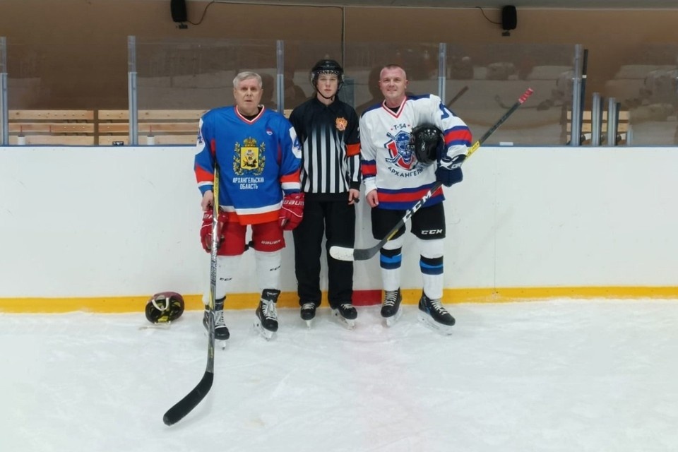    29 марта хоккеисты команд «Правительство АО» и «Т-54» вышли на лед - за победу боролись в рамках городского чемпионата по хоккею. Фото: Федерация хоккея Архангельской области