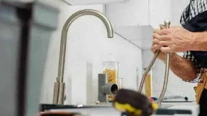 Вызов сантехника: особенности услуги