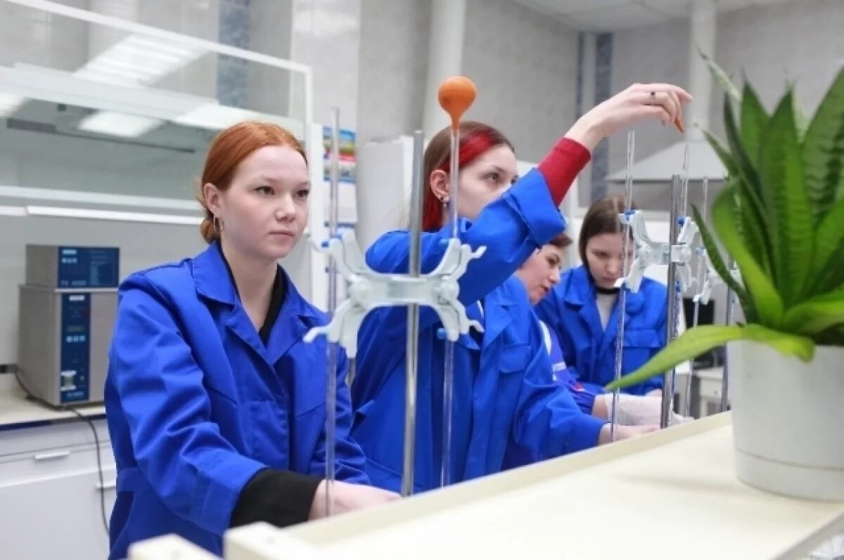    Студенты увидели на практике работу лаборатории.