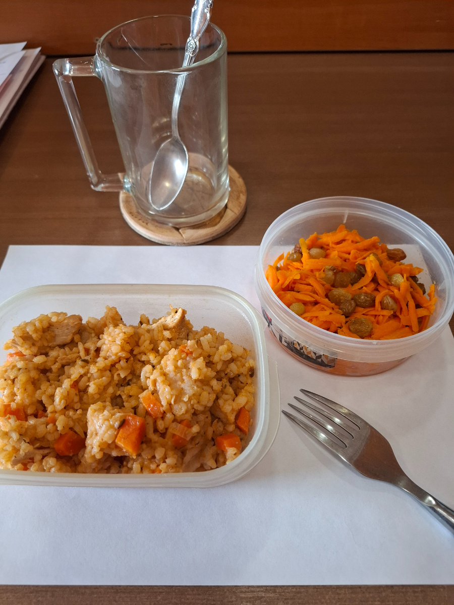 Обед на работе.