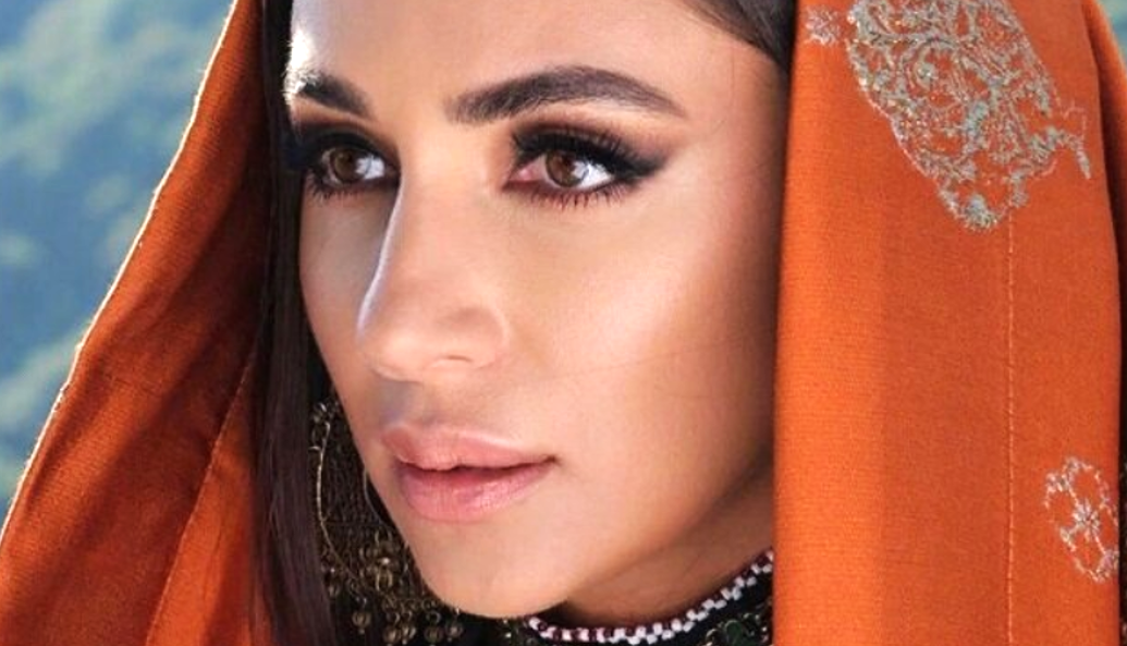 на фото Зара 