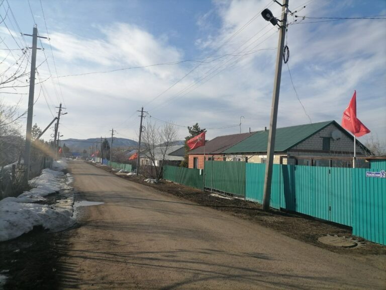    «Вместе мы сила великой России». Жители Кувандыкского округа подняли над своими домами Знамя Победы Кристина Просвиркина