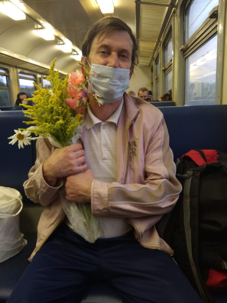 В электричке - рюкзак и ведро забиты грибами