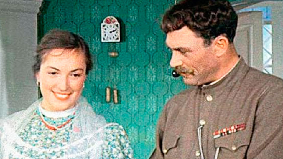 Дед Дарьи Поресенковой Сергей Лукьянов и Клара Лучко в фильме "Кубанские казаки"