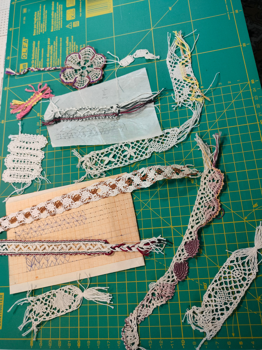 Фото автора. Самые первые учебные тесемки