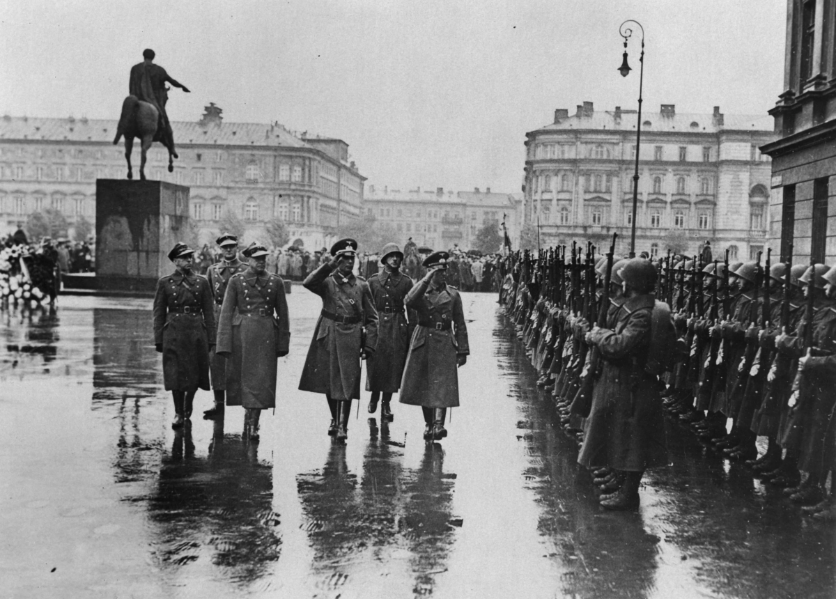 Совместный парад нацистов и поляков в Варшаве