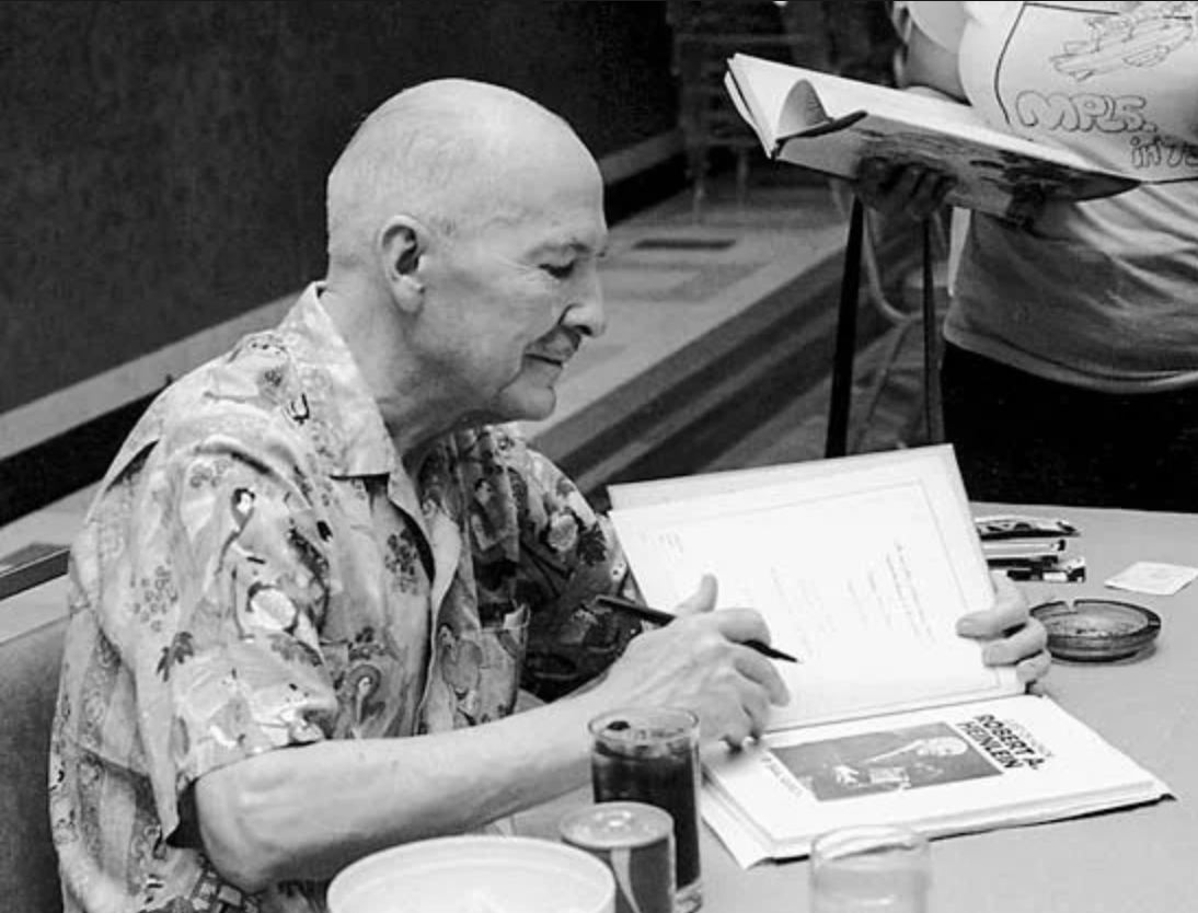 Роберт Хайнлайн подписывает свою книгу. Казас, США, 1976 год