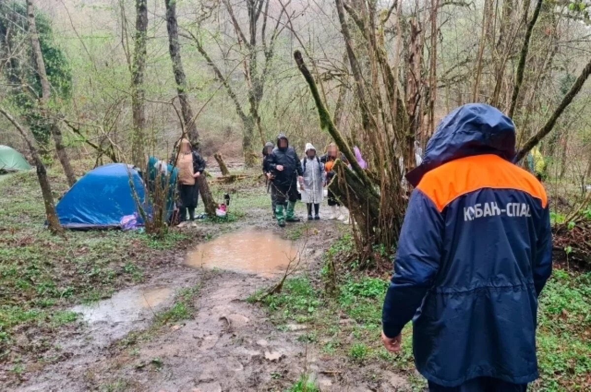    Из затопленного палаточного лагеря в Сочи эвакуировали 19 человек