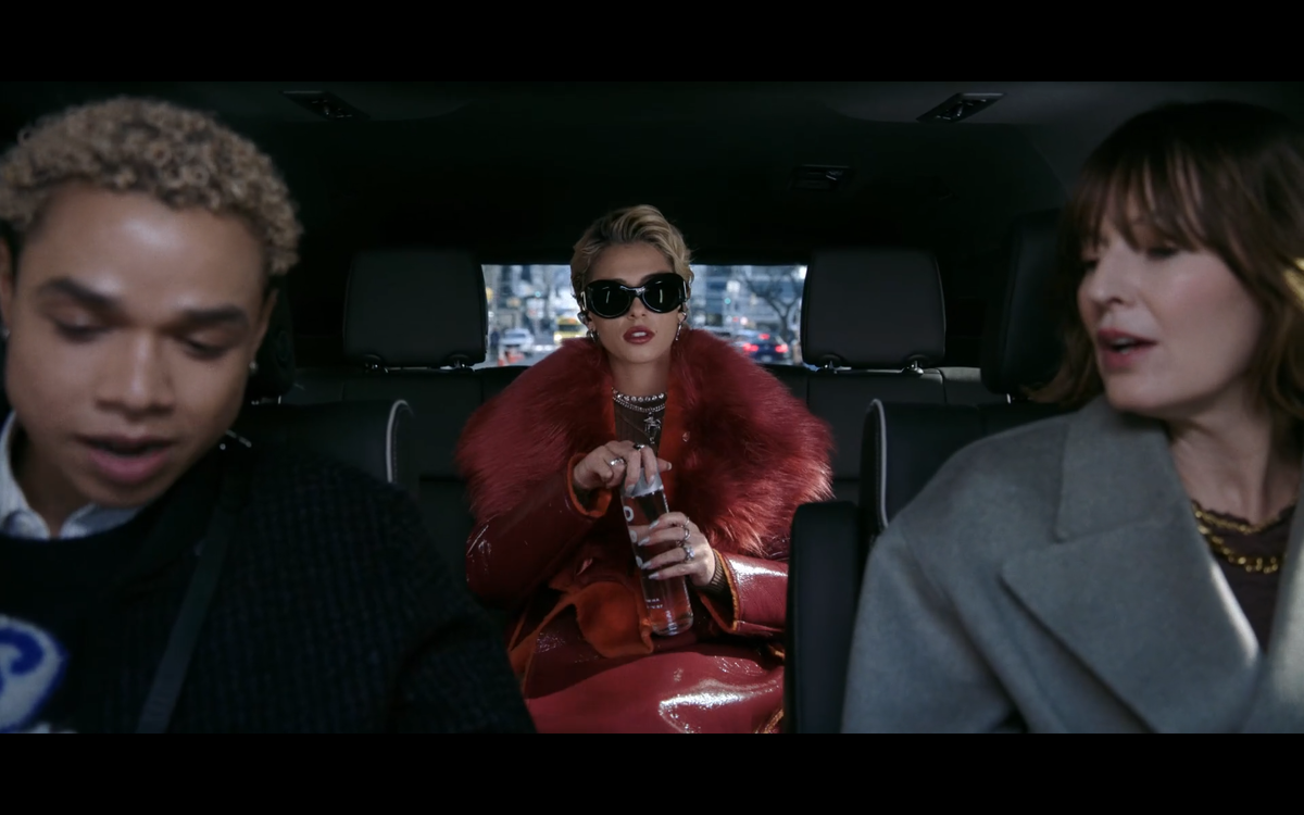 Кадр из кинофильма "Улыбка 2".