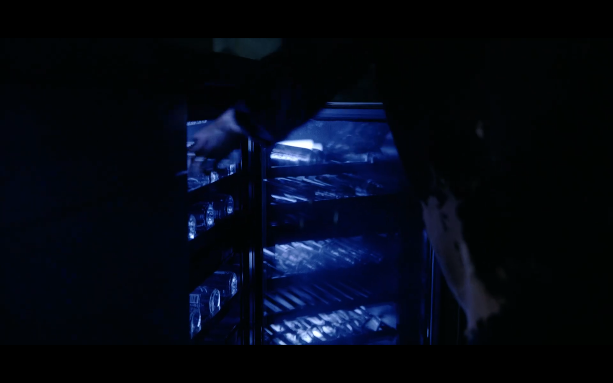 Кадр из кинофильма "Улыбка 2". Целый холодильник, заставленный одной только минеральной водой марки Voss!