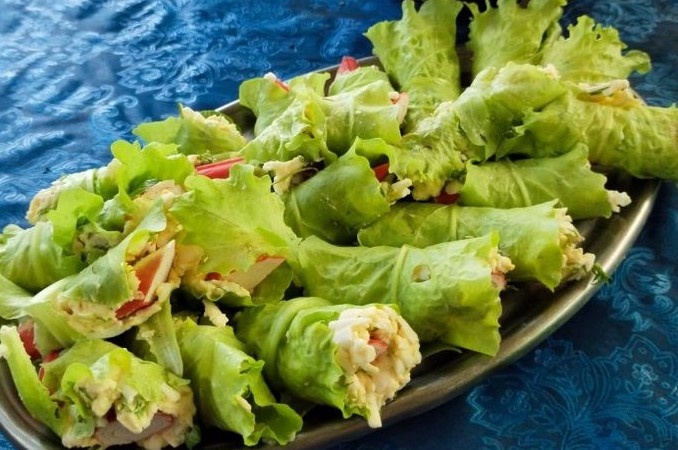 Как приятно зато сделать закуску или салатик из зелени, выращенной собственными руками