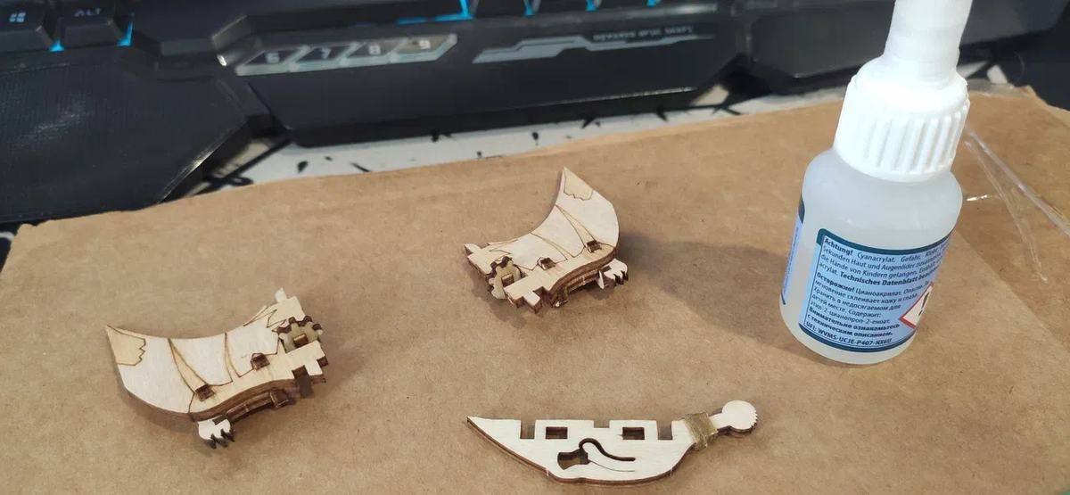 Где, твои крылья.. О клей)
