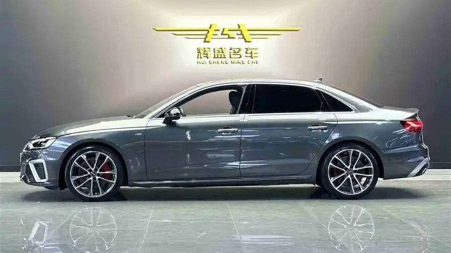 Audi A4L вид сбоку