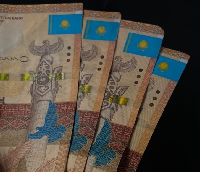 Начни с небольших сумм. 1000 рублей или 3000 тг