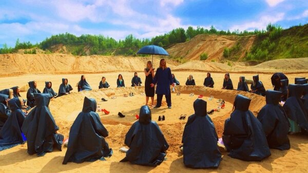 Лучшие сериалы 2025 с высоким рейтингом, русские и зарубежные. Обложка © Кадр из фильма «Казачок», режиссёр Игорь Зайцев, сценаристы Леонид Моргунов, Саид Давдиев, Сергей Светлаков и др. / Kinopoisk