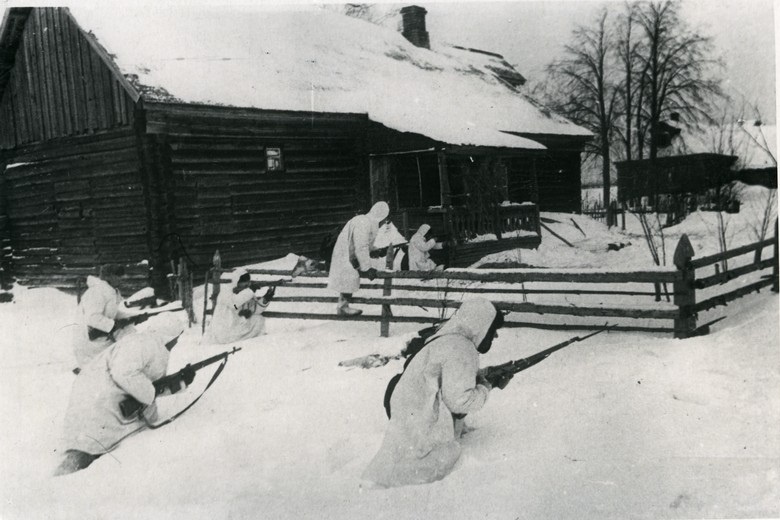 Партизаны Клинского района ведут бой за деревню Екатериновку