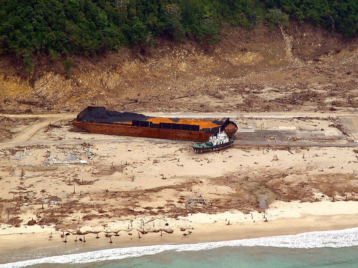    Последствия цунами 2004 года в Юго-Восточной Азии© РИА Новости / Михаил Цыганов