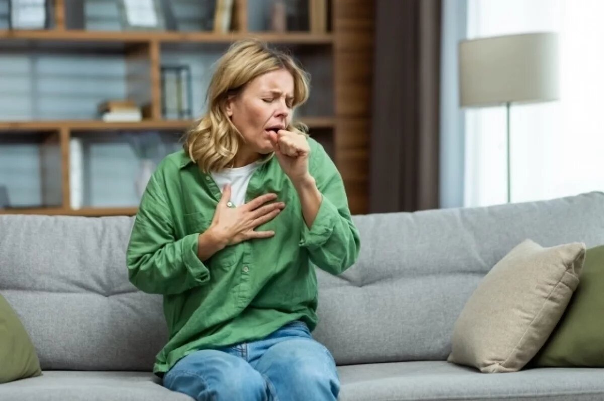 Кровяной кашель не выдумка, а очень серьзный симптом. При нем срочно нужно бежать к врачу.