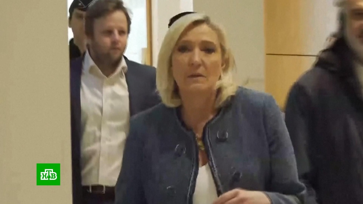    Марин Ле Пен приговорена к четырем годам лишения свободы