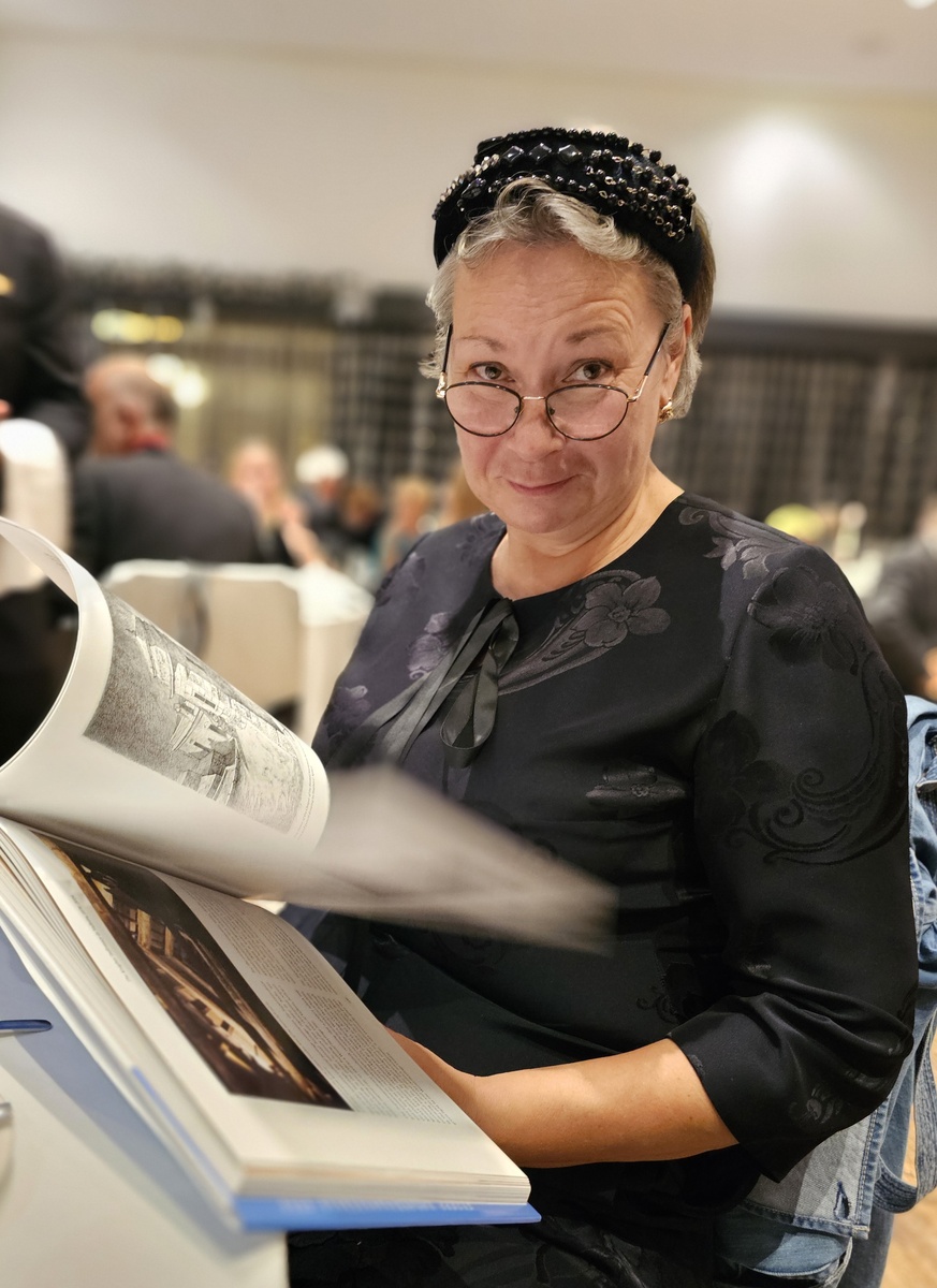 Было бы чем думать, а о чём и на каком языке - разберёмся...