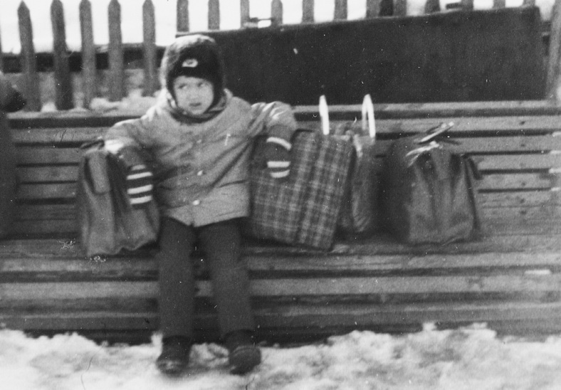 Антошка охраняет багаж