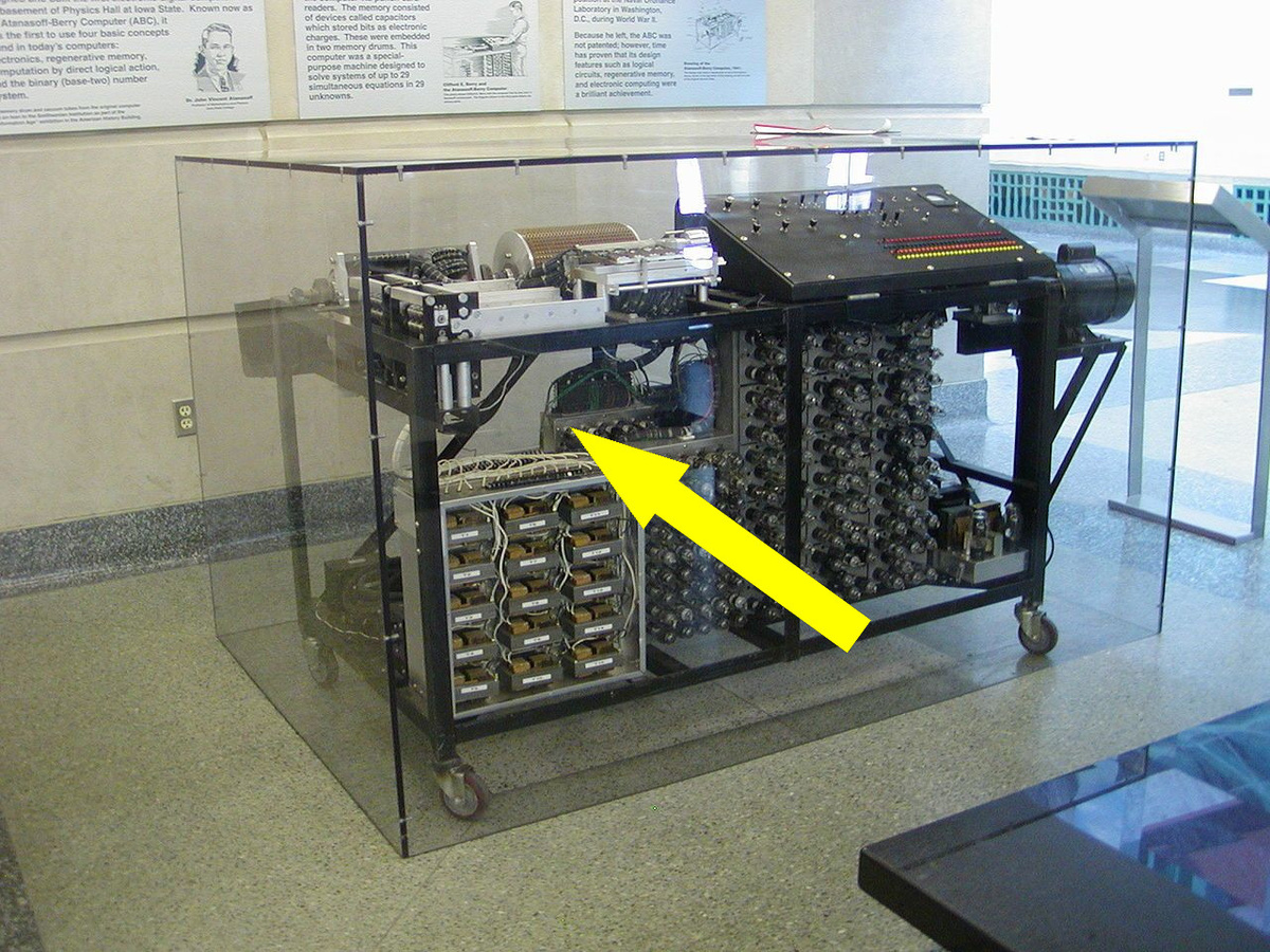    Как ENIAC изменил мир: от 27 тонн к цифровой революции