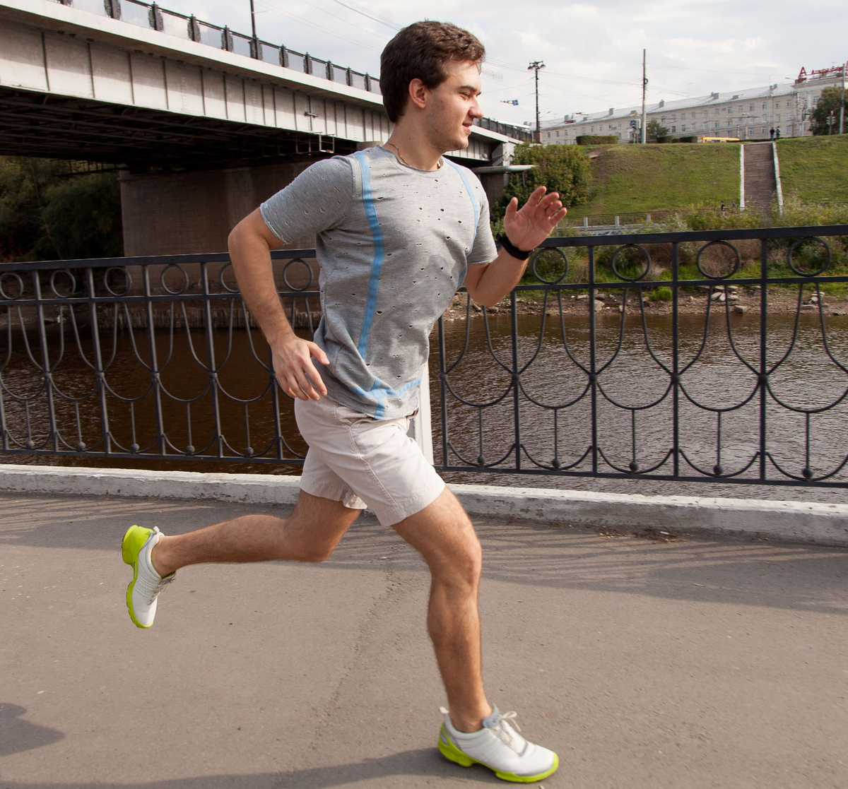 Человек бежит в 2017